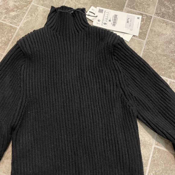 Zara Cropped Knit - Picture 3 of 3